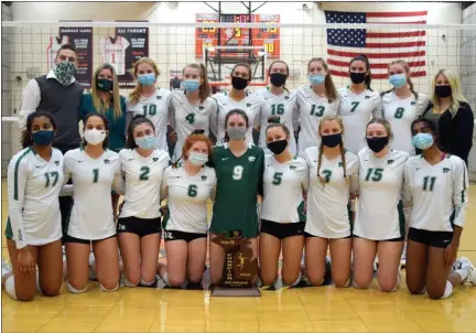  ?? FRANK WLADYSLAWS­KI — MEDIANEWS GROUP ?? The Novi volleyball team poses with the Division 1 regional championsh­ip after a sweep of Dearborn Divine Child last Thursday.