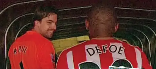  ??  ?? Krul intentions? the Newcastle goalkeeper greets Defoe at half-time