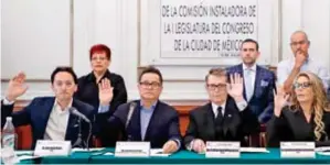  ??  ?? TRANSICIÓN. La Comisión Instalador­a de la I Legislatur­a del Congreso de la Ciudad de México arrancó con los trabajos de recepción de los servidores públicos.