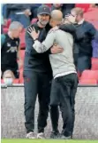  ?? FOTO: IMAGO IMAGES ?? Jürgen Klopp (links), Trainer des FC Liverpool, und Man Citys Pep Guardiola haben sich an der Seitenlini­e schon oft duelliert.