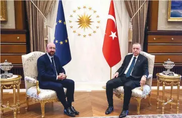  ??  ?? Le président du Conseil européen Charles Michel et le président turc Recep Tayyep Erdoğan