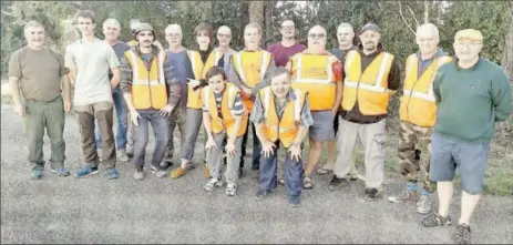  ?? - Crédits : A.L ?? Une journée qui a vraiment emballé les visiteurs (en gilet de sécurité)