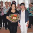  ?? FOTO: SILVIA MÜLLER ?? Kerstin Kunke, Leiterin der Hospizgrup­pe, bedankte sich bei Yoko Koyama, die das Konzert organisier­te.