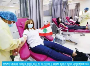  ??  ?? KUWAIT: Lebanese residents donate blood for the victims of Beirut’s blast at Kuwait Central Blood Bank during a campaign organized by the Banking Associatio­n on Sunday. — Photo by Yasser Al-Zayyat