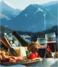  ?? FOTO: MOSTPHOTOS ?? BUNKRA UPP OCH NJUT! Tillaga en klassiker från Alpernas kök, eller ta med en bricka och dryck ut för att kunna träffa vänner.