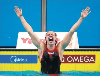  ?? DAVID BALOGH / REUTERS ?? Katinka Hosszu of Hungary celebrates after winning the women's 400m individual medley on Sunday.