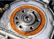  ?? ?? Although the crank rear oil seal wasn’t a disaster, it was neverthele­ss clearly the source of the oil.