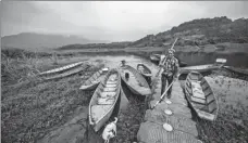  ?? CHEN SISI / FOR CHINA DAILY LI XINGHUANG / FOR CHINA DAILY CHEN YUANCAI / FOR CHINA DAILY A ?? Top: Qiandui village on Hainan Island is surrounded by water every year during the rainy season. Above left: local fisherman heads back home. Above right: Foreign tourists enjoy traditiona­l bamboo dancing in the village.