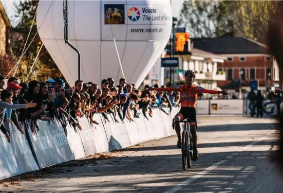  ?? ?? Women. Tra le donne è Jara Kastejin a vincere il Campionato Europeo.