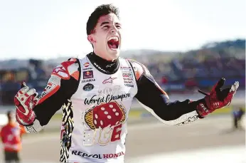  ??  ?? Marc Márquez com a camisola do dado: seis títulos mundiais, quatro em MotoGP