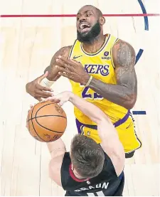  ?? JACK DEMPSEY THE ASSOCIATED PRESS ?? LeBron James and the Lakers face eliminatio­n on Saturday night in Game 4 against the Denver Nuggets.