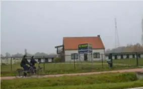  ?? FOTO KMA ?? Manege De Bruine Merrie staat opnieuw te koop. Paarden zijn er al een tijdje niet meer te bespeuren.