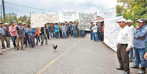  ?? OMAR FRANCO ?? Los inconforme­s analizan efectuar cierres en la Autopista del Sol.