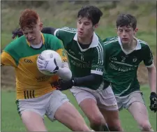  ??  ?? Shane Pettit of Our Lady’s Island/St. Fintan’s steals a march on Cloughbawn duo Paddy Whitty and Michael Murphy.