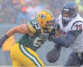  ?? MARK HOFFMAN / MILWAUKEE JOURNAL SENTINEL ?? Nick Perry will not play Sunday after suffering a ‘significan­t hand injury’ against the Texans.