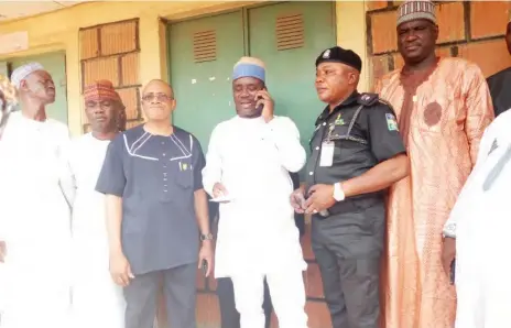  ?? PHOTOS: Taiwo Adeniyi ?? DPO of Kubwa, CSP Ayobami Surajudeen, Bwari Area Council Chairman, Musa Dikko and other officials of the FCTA during their visit to the school on Wednesday