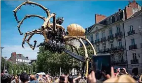  ??  ?? L’Araignée Kumo a fait le voyage avec La Machine, de Nantes à Toulouse.