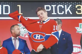  ??  ?? Jesperi Kotkaniemi devrait logiquemen­t disputer une autre saison en Finlande avant de faire le saut en Amérique du Nord.