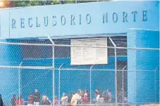  ??  ?? Las dos personas que quedan libres gracias a la Ley de Amnistía estaban presas en los reclusorio­s Sur y Norte.