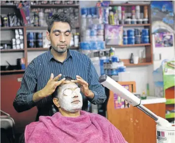  ?? Picture: TEBOGO LETSIE ?? TENDER TOUCH: Ashraf is treated to a facial by Altaf Khan