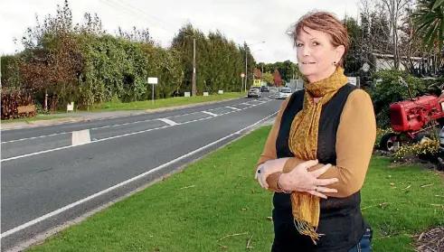  ??  ?? ‘‘Just put it into neutral, nothing else is going to safely stop the car.’’
Carolyn Fox Kerikeri woman Carolyn Fox, at the site on Kerikeri Rd where she stopped her Toyota Blade after it accelerate­d unepectedl­y.