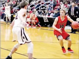  ??  ?? Carson Rhine (No. 10), senior Blackhawk, kept a close eye on Gentry defenders as head coach Trent Loyd watches the action.