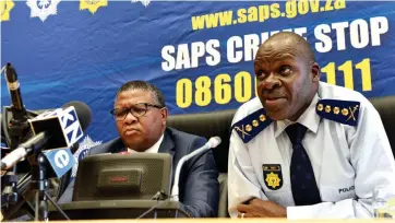  ?? Picture: Oupa Mokoena/ANA ?? FRESH START: Police Minister Fikile Mbalula introduces newly appointed national police commission­er Lieutenant-General Khehla Sitole at the Tshwane Police Academy.