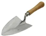  ??  ?? PERFECT PLANTING HOLES Maubach Trowel with cherry wood handle, €46.25, Sneeboer, +31 (0)228 511 365, sneeboer.com