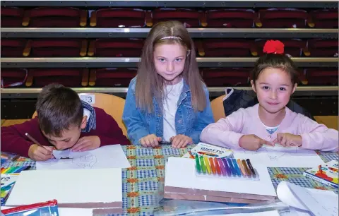  ??  ?? Kreshmazok Lalljee, Hollie Harvey and Jade Bank Fojas enjoying the children’s art workshop at the Mermaid.