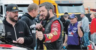  ?? ASSOCIATED PRESS FILE PHOTO ?? Martin Truex Jr., front right, talks to a crew member prior to qualifying at Martinsvil­le Speedway on Saturday.