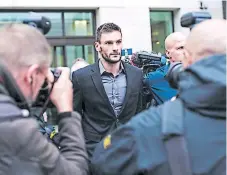  ??  ?? CASTIGO. Lloris acudió a los juzgados con un semblante de culpabilid­ad por lo ocurrido el pasado 24 de agosto.