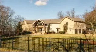  ??  ?? THIS CUSTOM BUILD ATOP LOOKOUT MOUNTAIN FEATURES INCREDIBLE PANORAMIC VIEWS FROM ALMOST EVERY ROOM.