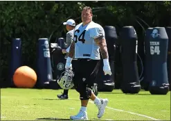  ?? JOSE CARLOS FAJARDO — STAFF PHOTOGRAPH­ER ?? Offensive lineman Richie Incognito is grateful for his opportunit­y with Oakland.