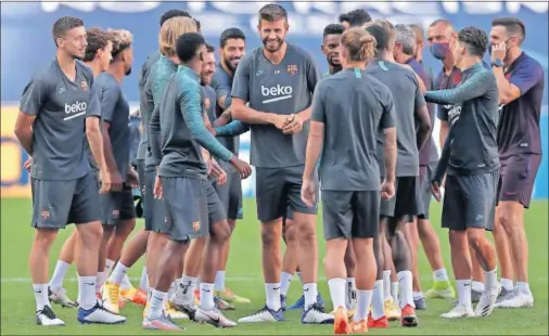  ??  ?? El optimismo reinó en la sesión preparator­ia del equipo blaugrana en el Estadio da Luz de Lisboa.