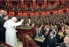  ??  ?? Il precedente Il 14 novembre 2002 Giovanni Paolo II chiese la concession­e di un provvedime­nto di clemenza per i detenuti nelle carceri italiane ai deputati e ai senatori riuniti in seduta comune