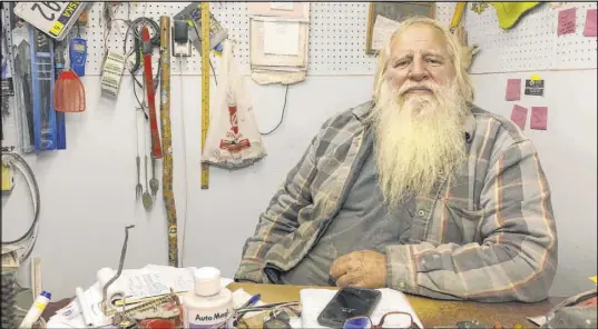  ?? Grant Schulte The Associated Press ?? Danny Rice, 67, discusses the coronaviru­s in his auto repair shop in downtown Elmwood, Nebraska. Rice has continued his life as normal during the pandemic, even though he recognizes that the virus is potentiall­y dangerous for high-risk people, including him.