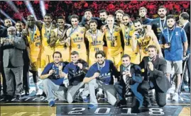  ?? FOTO: EFE ?? El UCAM Murcia, tras conseguir el tercer puesto en la Champions League FIBA