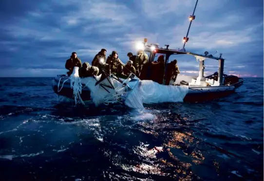  ?? TYLER THOMPSON/US NAVY VIA NEW YORK TIMES ?? The Chinese balloon downed off the South Carolina coast Feb. 4 was much larger than the three shot down days later.