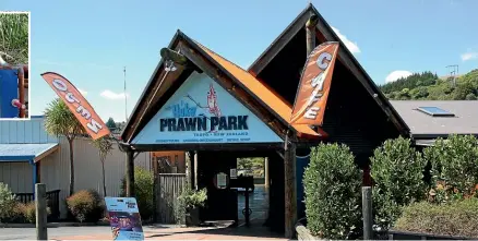  ?? MATTHEW MARTIN/STUFF ?? Huka Prawn Park hopes to have its own prawns back on the menu by the end of this year.