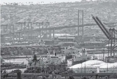  ?? MIKE BLAKE ■ REUTERS ?? Crude tankers dock at the Port of Long Beach in California.