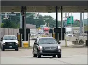  ?? KEITH SRAKOCIC — THE ASSOCIATED PRESS ?? Traffic going eastbound on the Pennsylvan­ia Turnpike proceeds through the electronic toll booths in Cranberry Township, Pa.