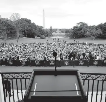  ?? FOTO: AP ?? > Cientos asistieron a escuchar el discurso del presidente, Donald Trump.