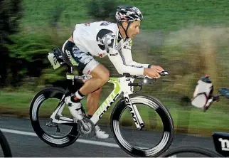  ?? PHOTOS: FAIRFAX NZ ?? Richard Ussher as a competitor – now he’s the race organiser, with Kathmandu on board as sponsor.