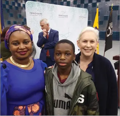  ?? ROGER SEIBERT - MEDIANEWS GROUP ?? Hawa Peters stands with her son Robinson Jean-pierre and state senator Kirsten Gillibrand during Gillibrand’s visit to Rome Lab.