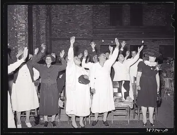  ?? COURTESY OF LIBRARY OF CONGRESS ?? Pentecosta­l Church members praising the Lord.