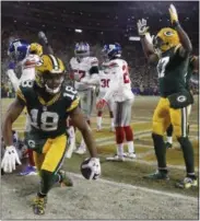 ?? MIKE ROEMER — THE ASSOCIATED PRESS ?? Green Bay Packers wide receiver Randall Cobb (18) celebrates after making a touchdown reception.