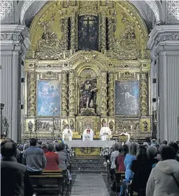  ?? OLIVER DUCH ?? Celebració­n en la iglesia de San Juan Bautista en Illueca.