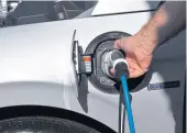  ??  ?? Recarga rápida del Ioniq eléctrico