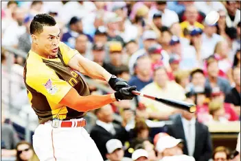  ??  ?? Giancarlo Stanton of the Miami Marlins competes during the T-Mobile Home Run Derby at PETCO Park on July 11, in
San Diego, California. (AFP)