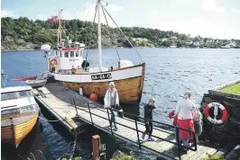  ??  ?? DRØMMEVAER: Østerøy lå ved brygga og var åpen for omvisning i strålende solskinn.